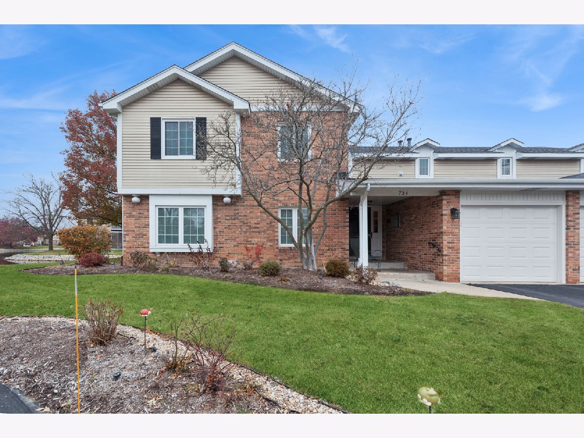  For Sale Willowbrook Illinois, 724 Maplewood Court