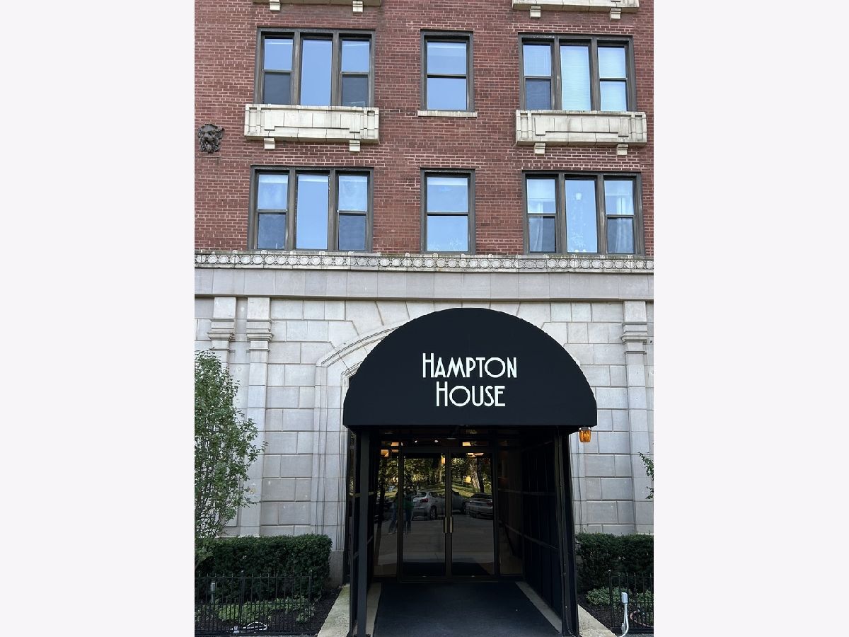 Condominiums For Rent Hampton House Chicago Illinois, 5300 Shore