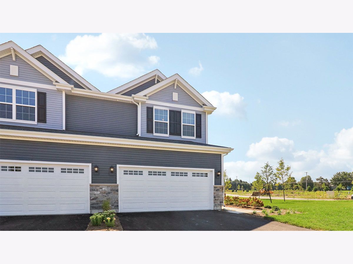 Condos & Townhomes & Homes For Sale Wheatland Crossing Aurora Illinois, 1740 Stable Lane