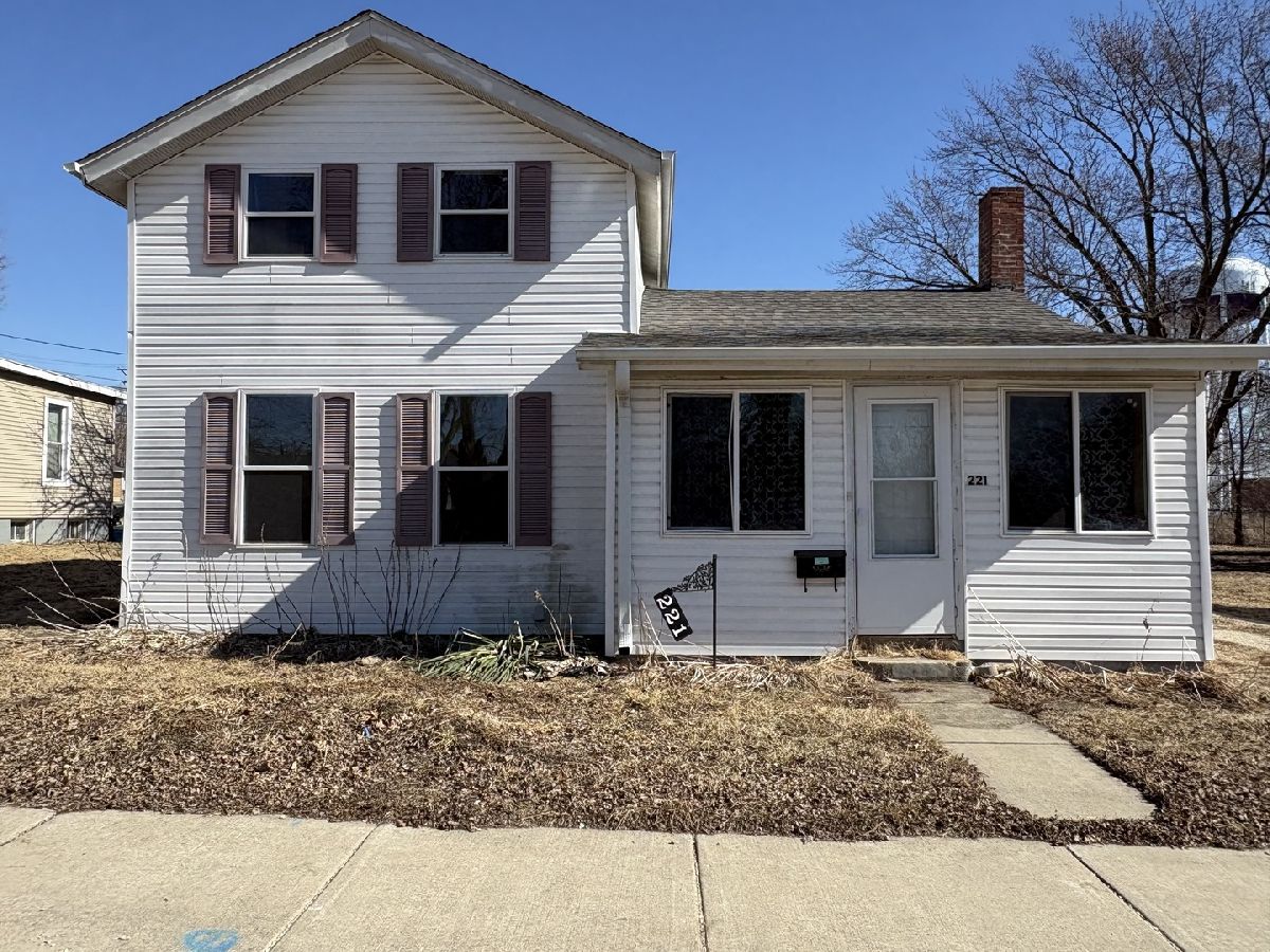  For Sale Rochelle Illinois, 221 9th Street