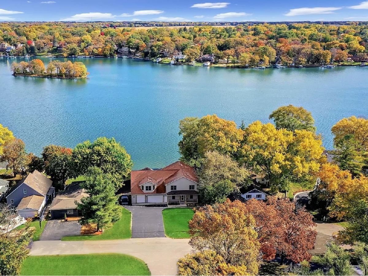 Homes For Sale White Oaks Bay Wonder Lake Illinois, 5012 Lake Shore Drive