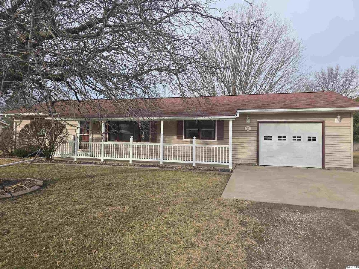  For Sale Carthage Illinois, 239 Rogers Road