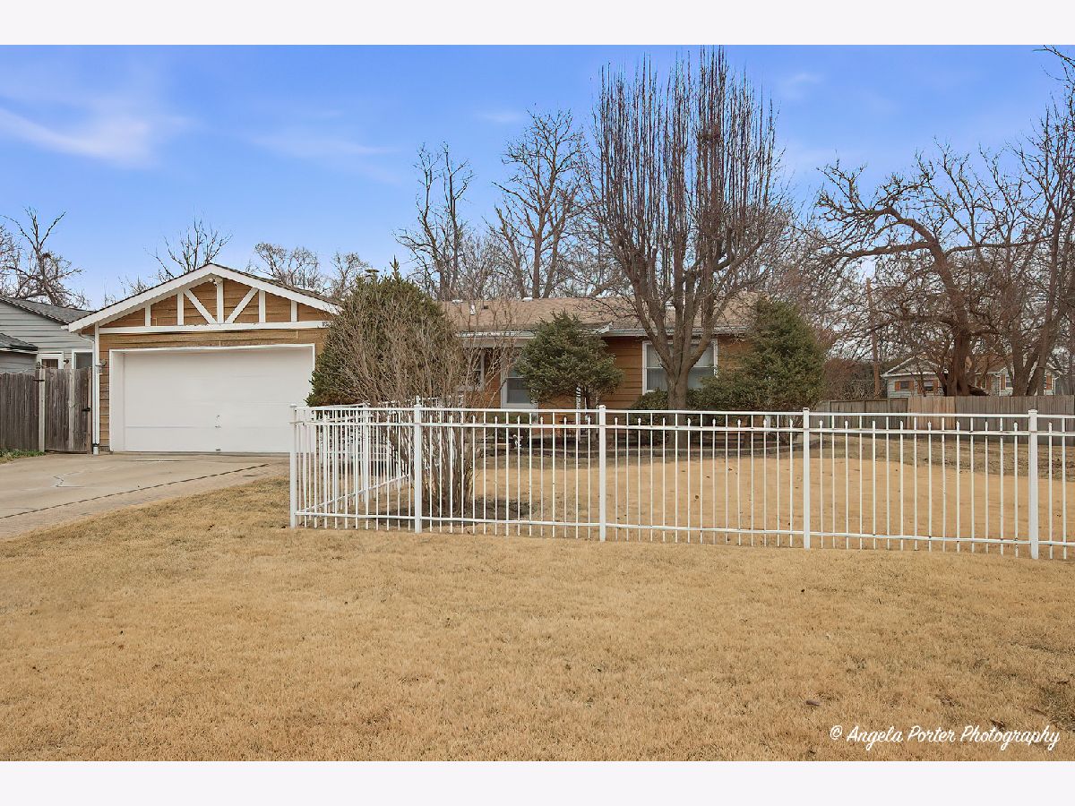  For Sale Round Lake Beach Illinois, 1201 Meadowbrook Drive