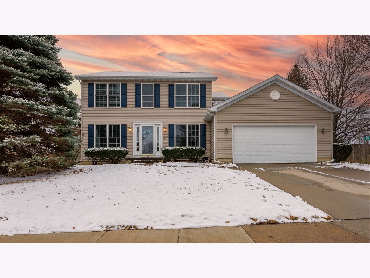 Homes & Condos & Townhomes For Sale Rollingbrook S. Bloomington Illinois, 34 Downing Circle