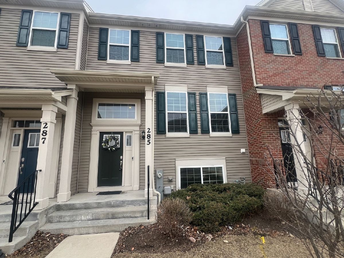 Condos & Townhomes For Rent Seasons At Southbury Oswego Illinois, 285 Lakeshore