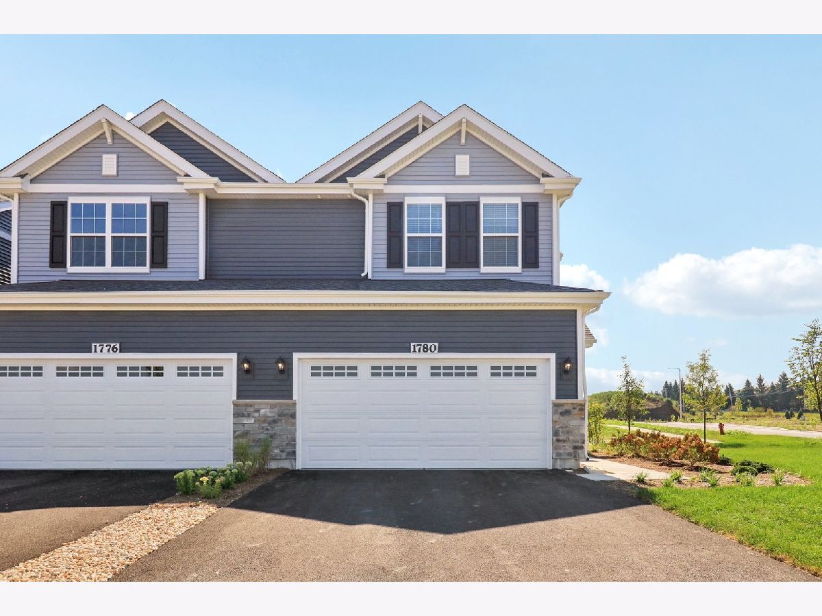 Condos & Townhomes & Homes For Sale Wheatland Crossing Aurora Illinois, 1733 Stable Lane