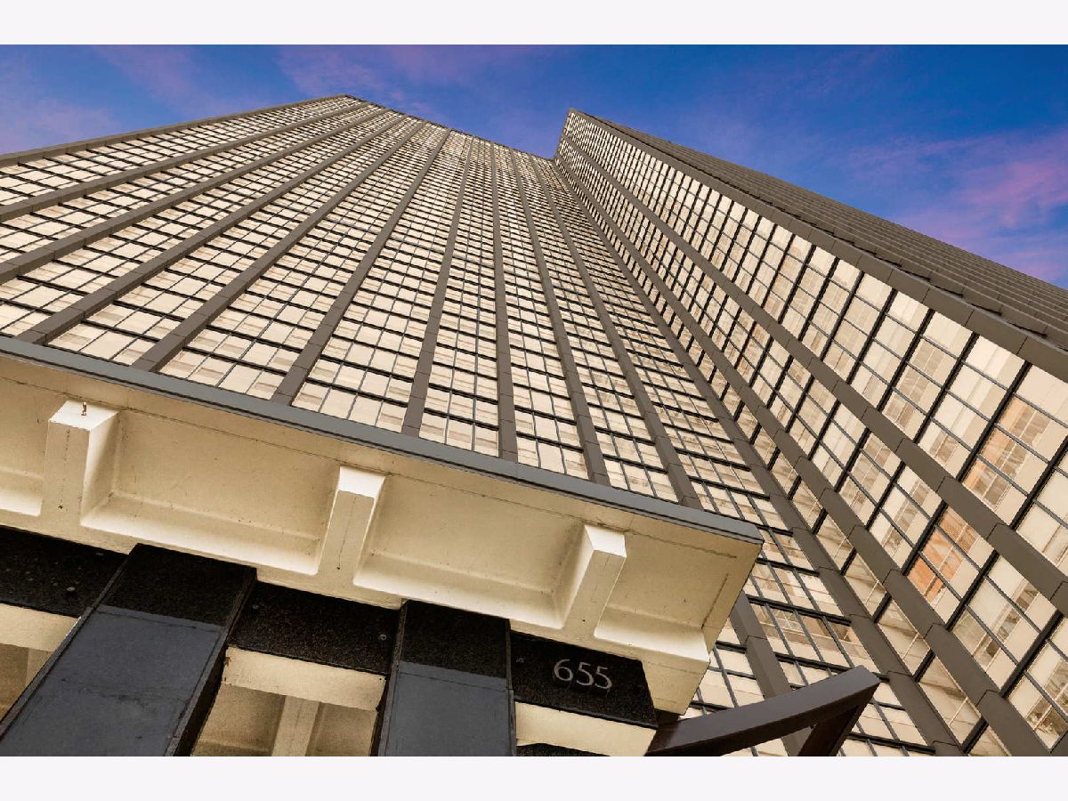 Condominiums For Rent Park Place Tower Chicago Illinois, 655 Irving Park
