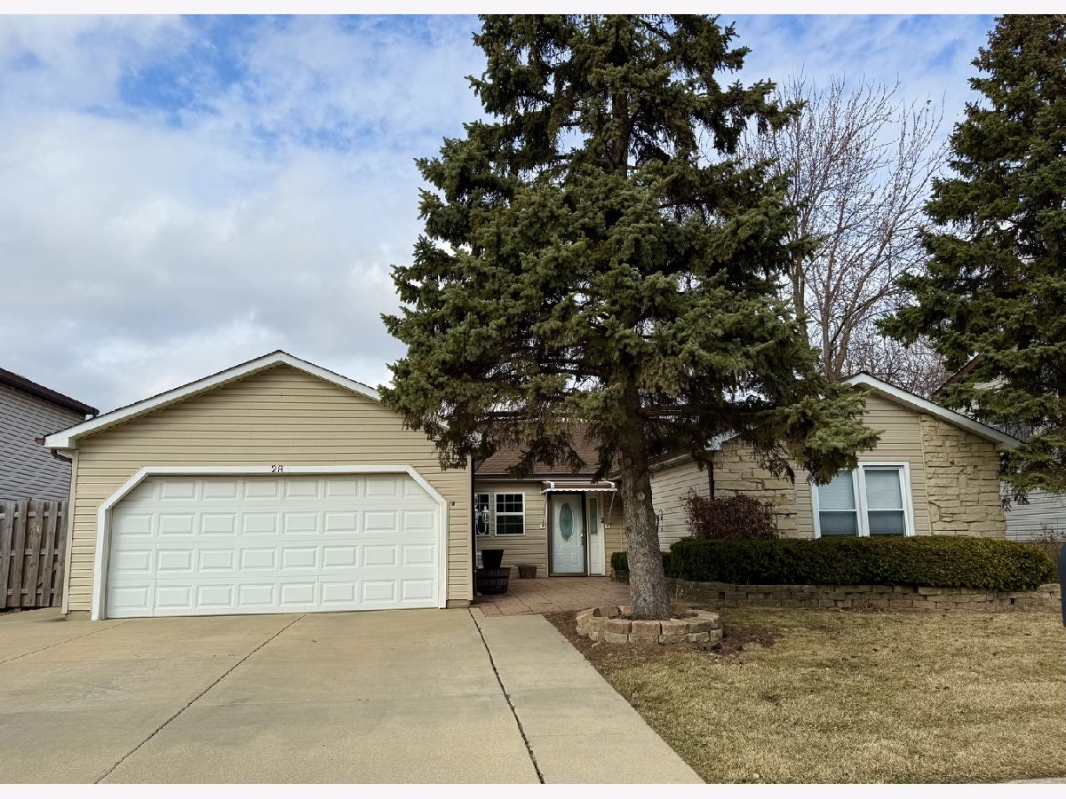  For Sale Glendale Heights Illinois, 28 Devon Avenue