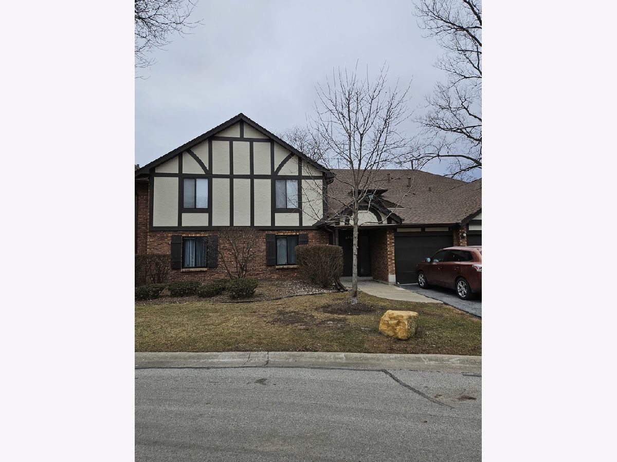 Condominiums For Sale The Timbers Palos Hills Illinois, 8254 Chestnut Drive