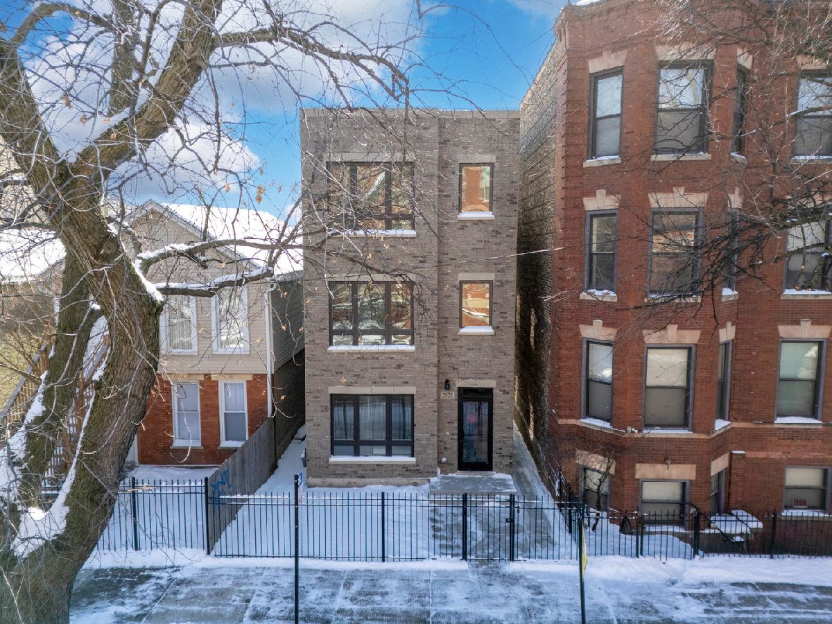  For Sale Chicago Illinois, 2821 Jackson Avenue