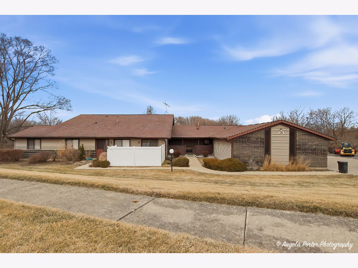  For Sale Mchenry Illinois, 606 Waters Edge Drive