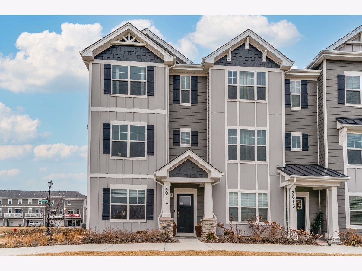 Condos & Townhomes For Sale The Townes At Oak Creek Mundelein Illinois, 2011 Sequoia Avenue