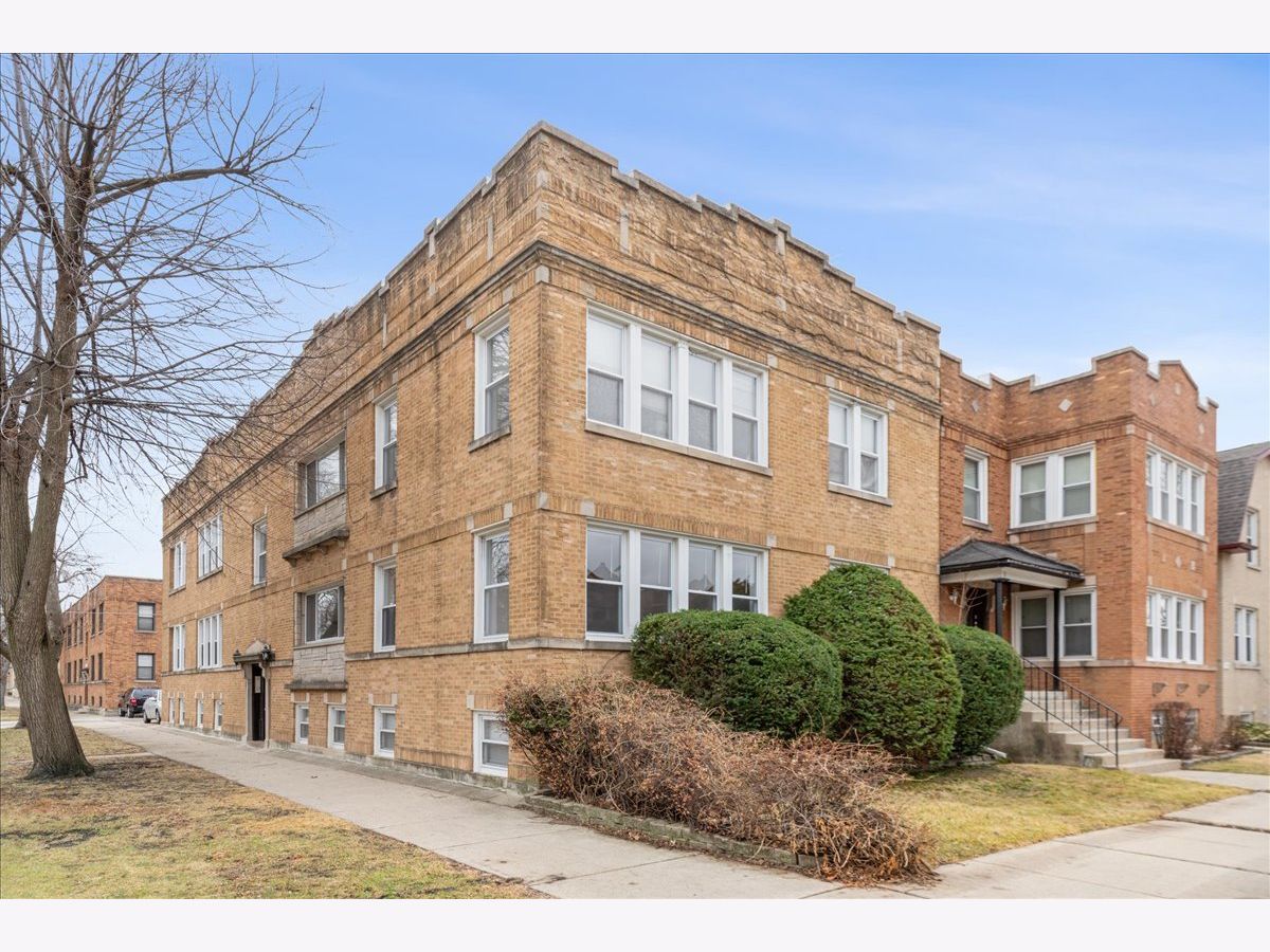 Homes & Condominiums Rented Arcadia Terrace Chicago Illinois, 2525 Ardmore