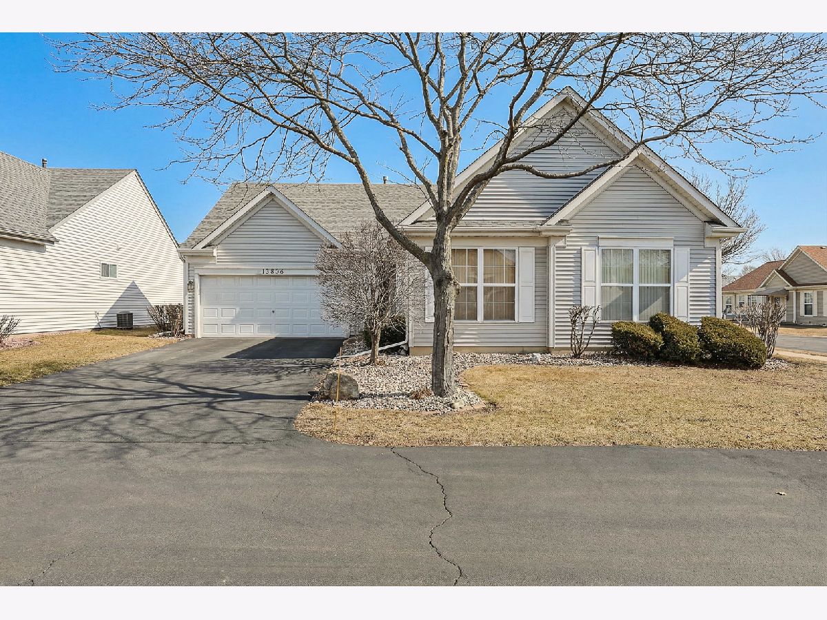 Townhomes & Condos & Homes For Sale Carillon Plainfield Illinois, 13806 Hickory Lane