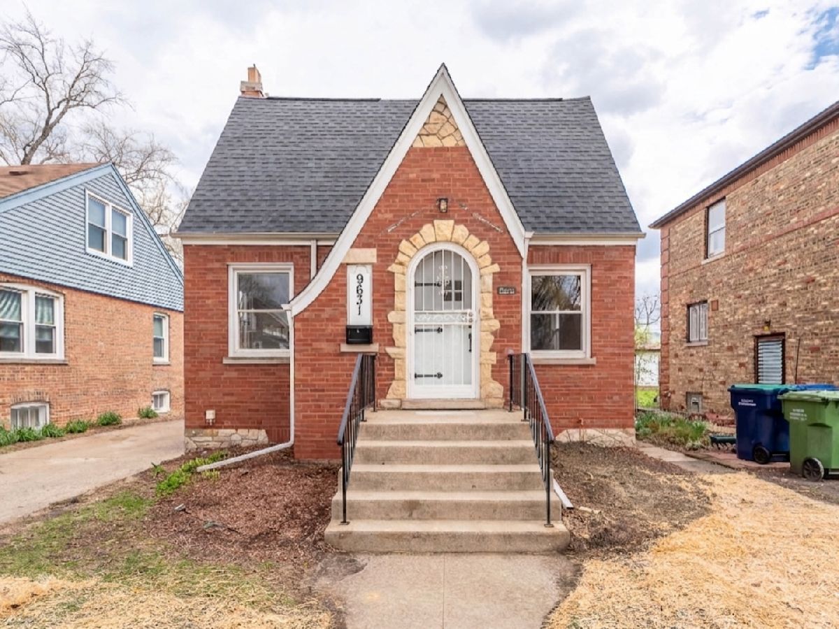  For Sale Evergreen Park Illinois, 9631 Francisco Avenue