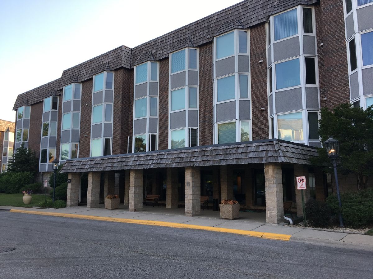 Condominiums For Sale Bristol Court Park Ridge Illinois, 300 Thames Parkway