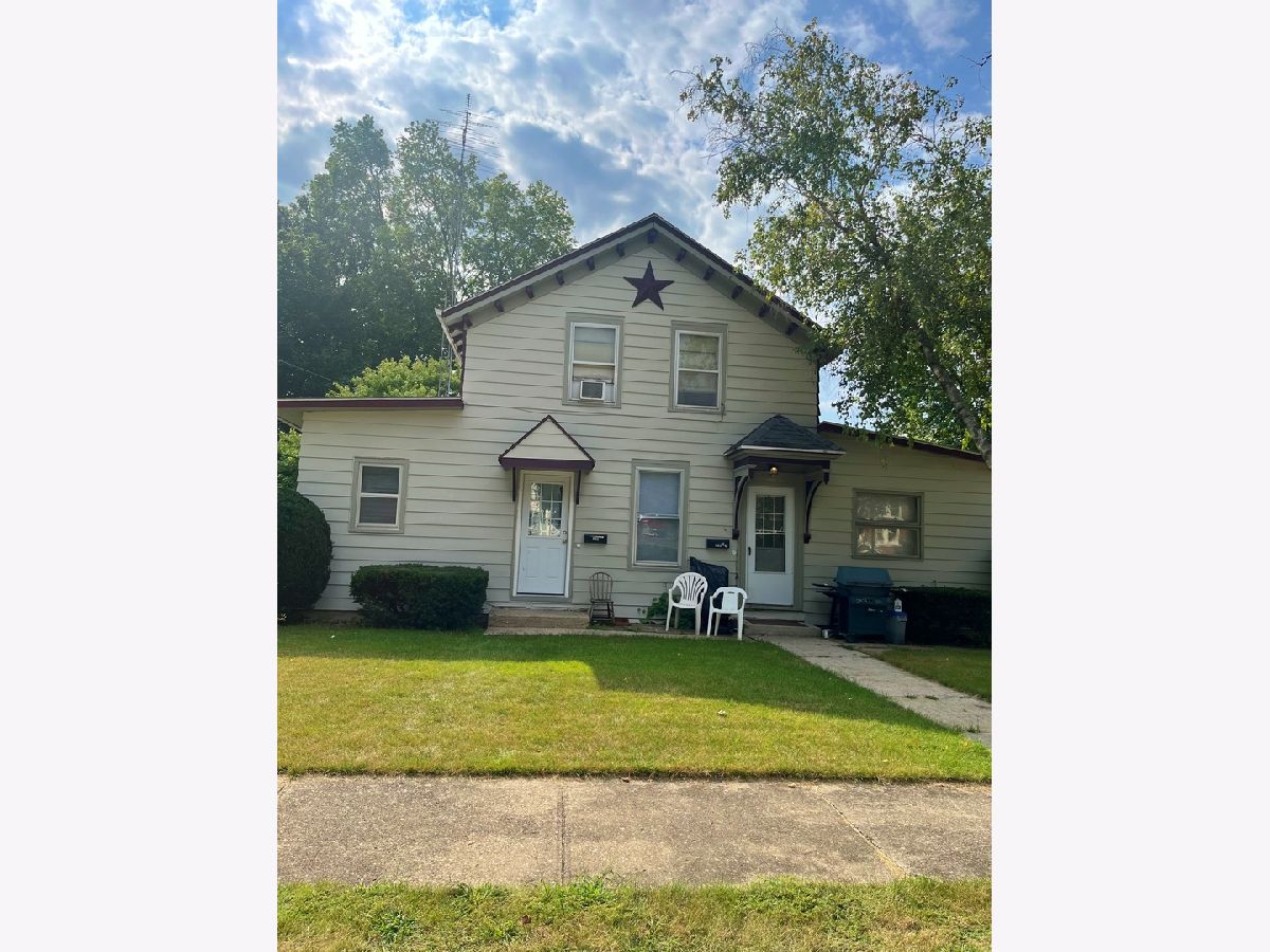  Rented Belvidere Illinois, 318 Hurlbut