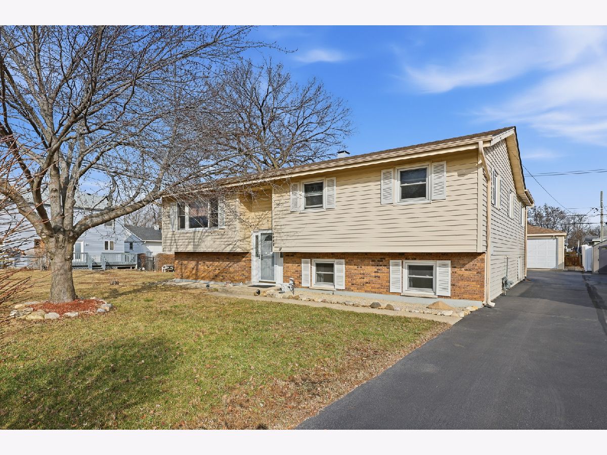  For Sale Lake In The Hills Illinois, 1120 Poplar Street