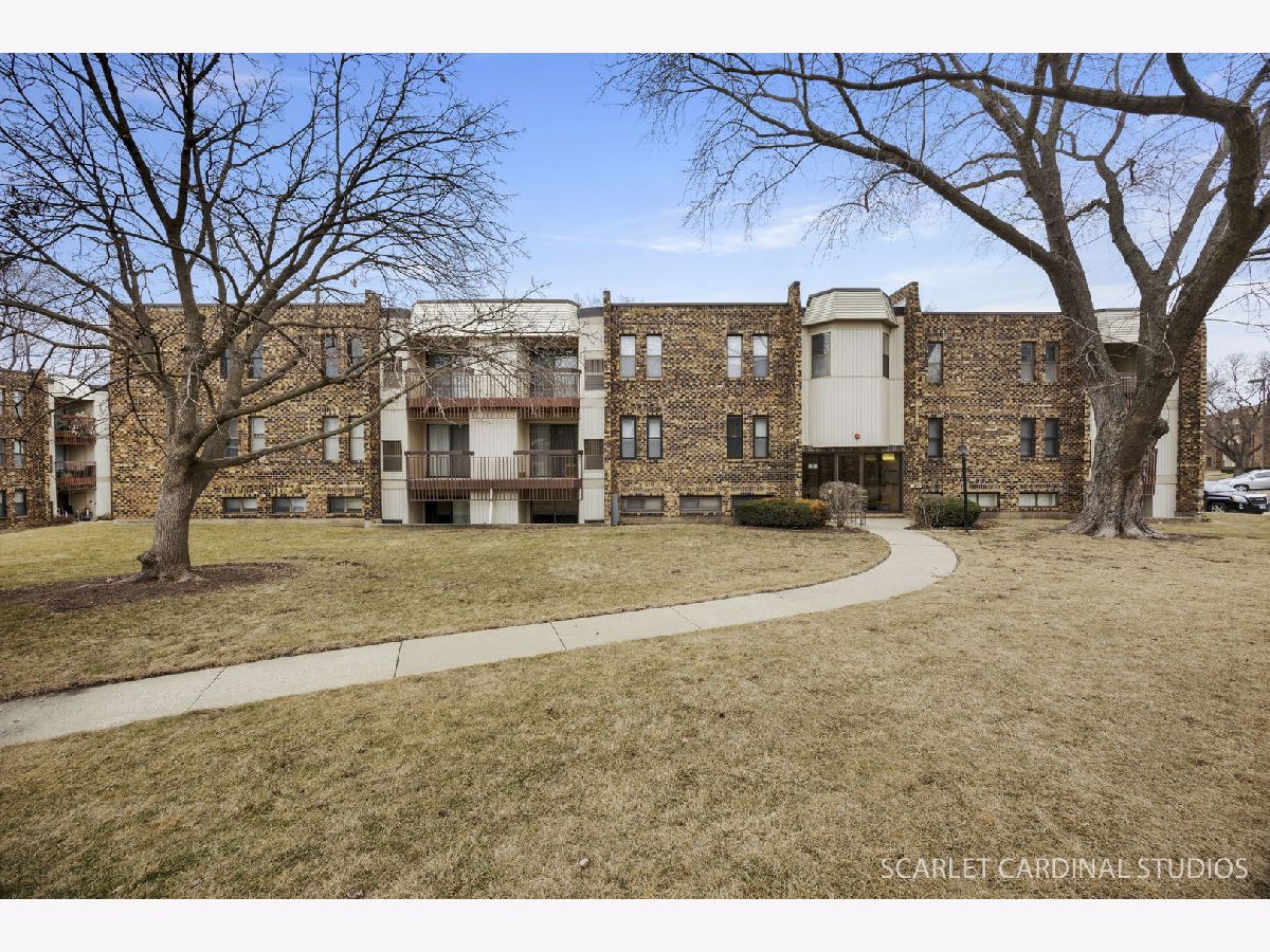  For Sale Woodridge Illinois, 2208 Country Club Drive