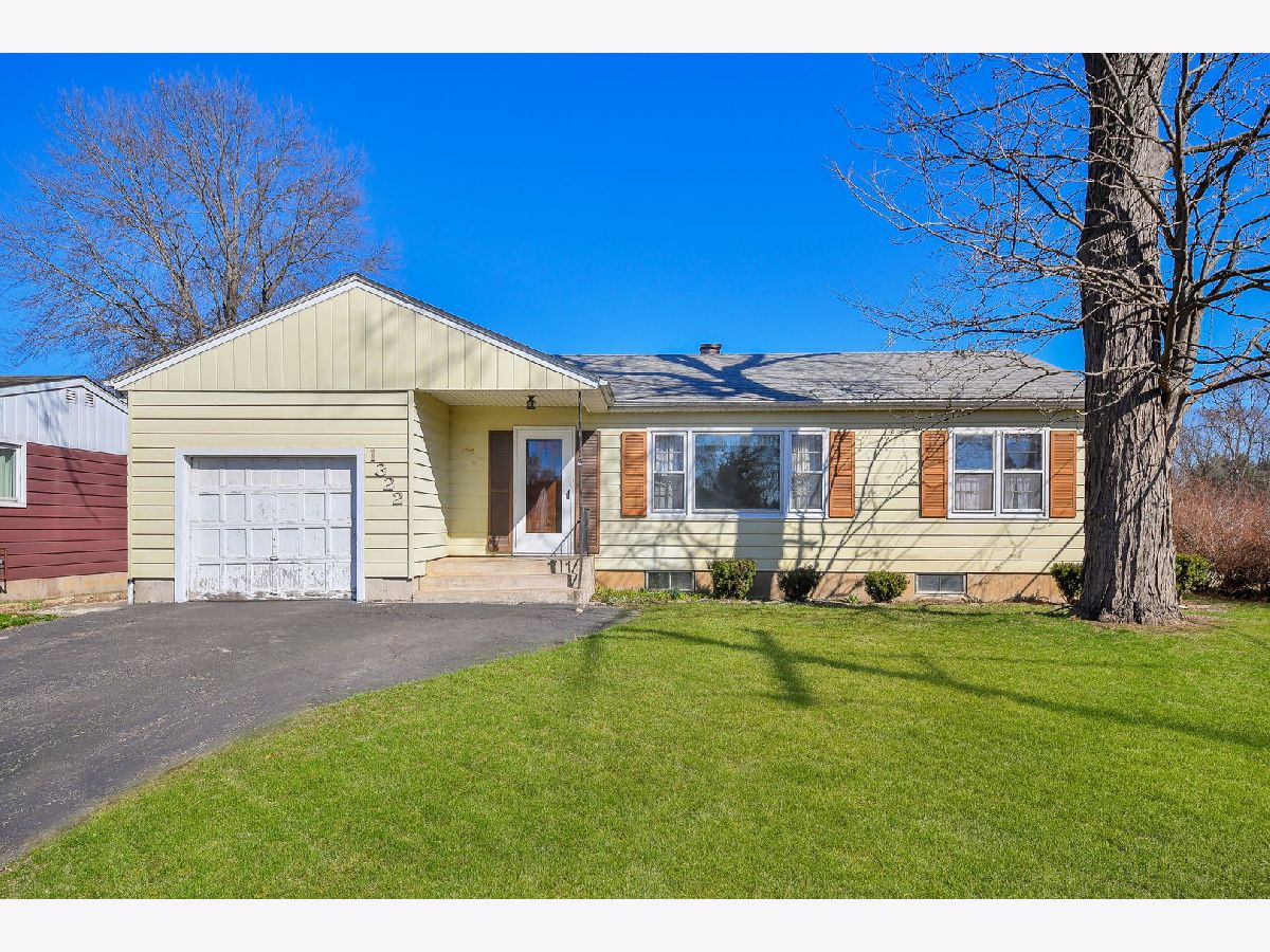  For Sale Johnsburg Illinois, 1322 Lakeview Street