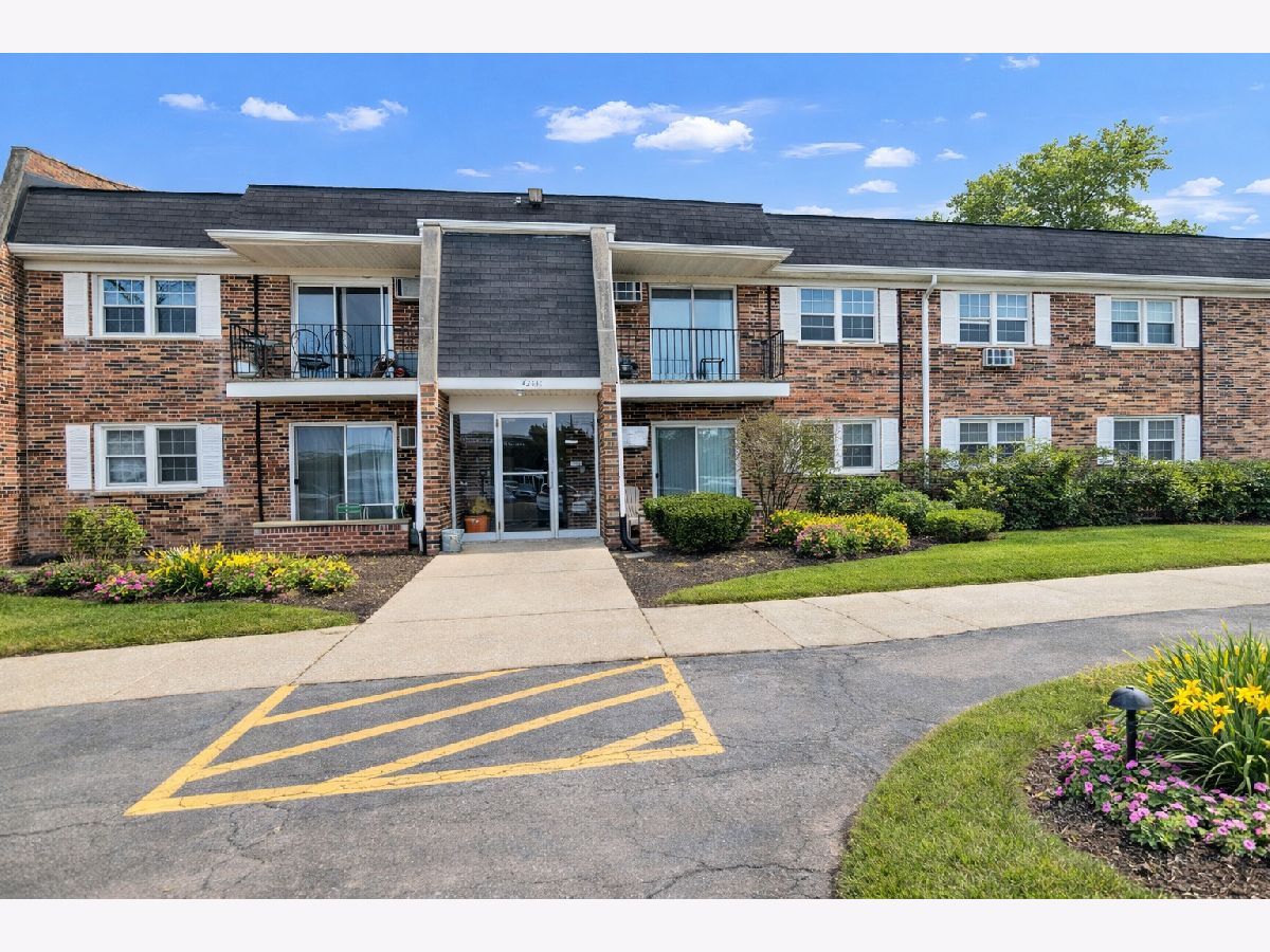 Condominiums For Sale Fairway Grove Downers Grove Illinois, 2431 Ogden Avenue