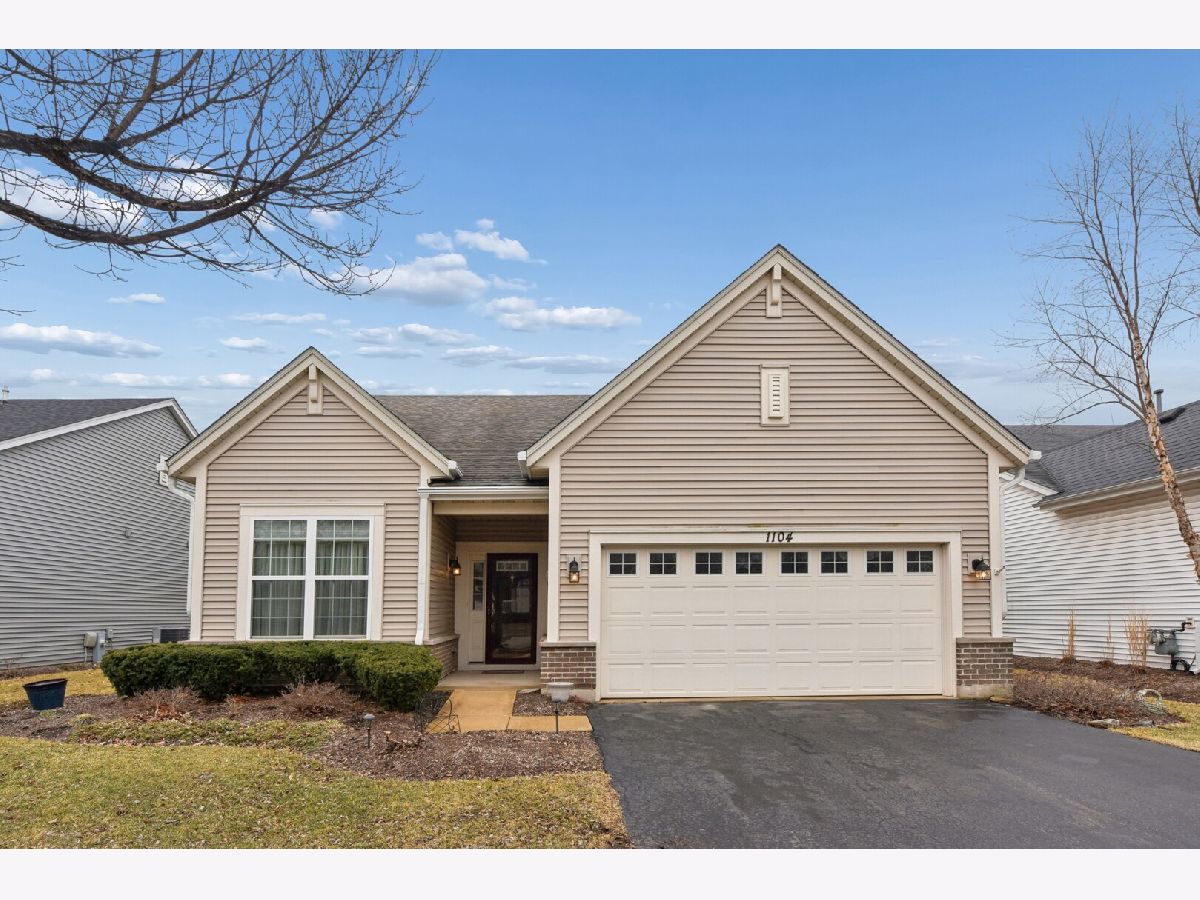  For Sale Aurora Illinois, 1104 Heathrow Lane