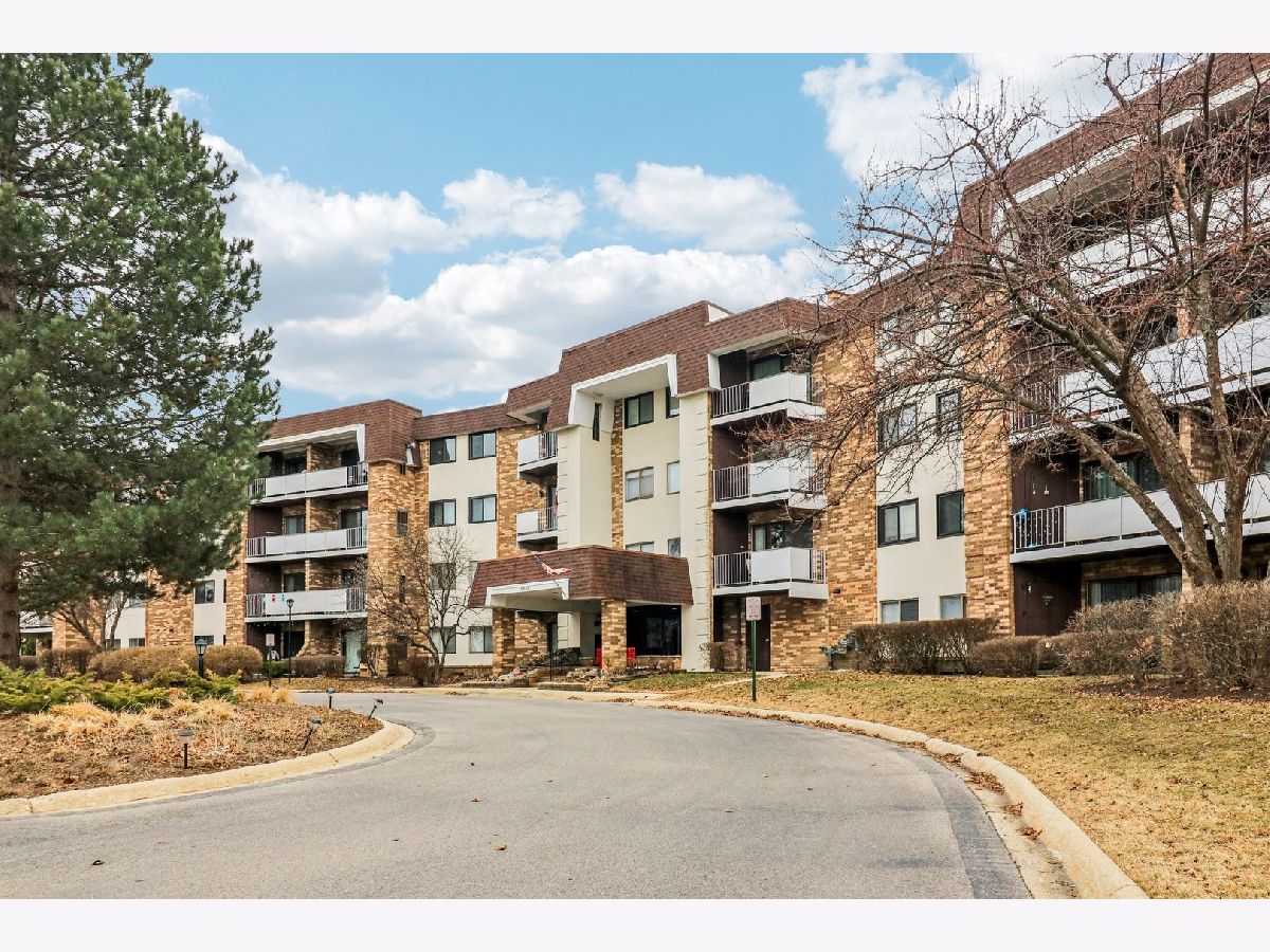  For Sale Arlington Heights Illinois, 3300 Carriageway Drive