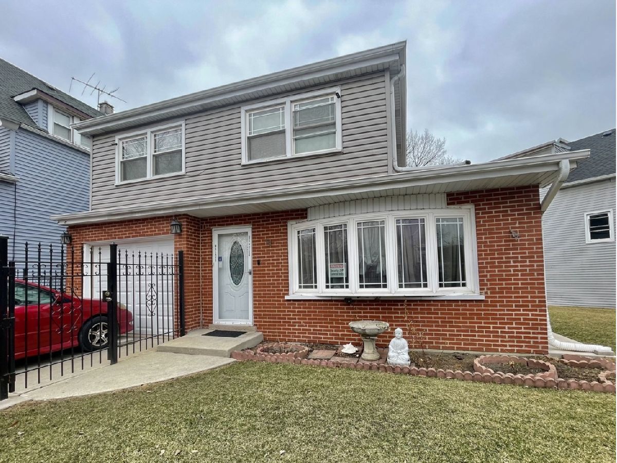  For Sale Chicago Illinois, 2970 Nelson Street