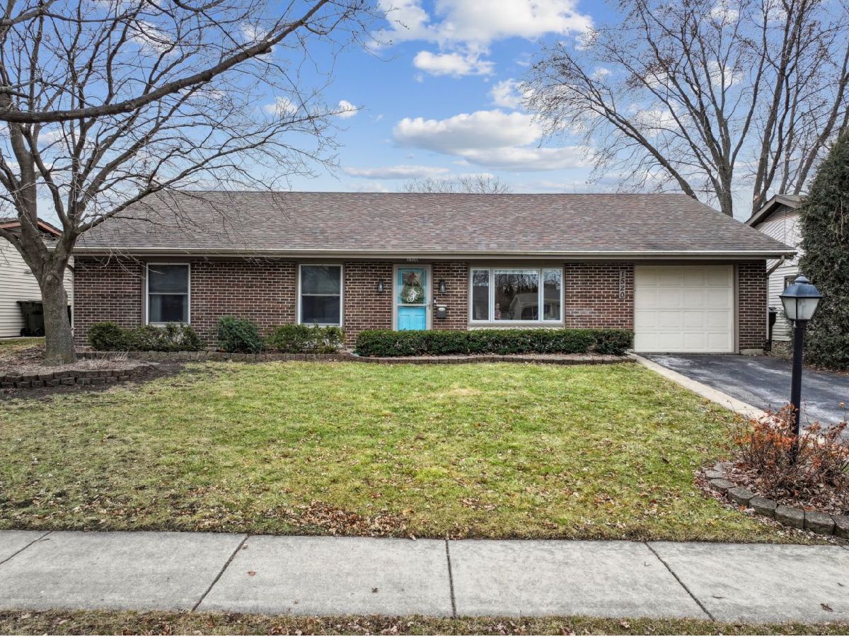  For Sale Hanover Park Illinois, 1520 Yorkshire Drive
