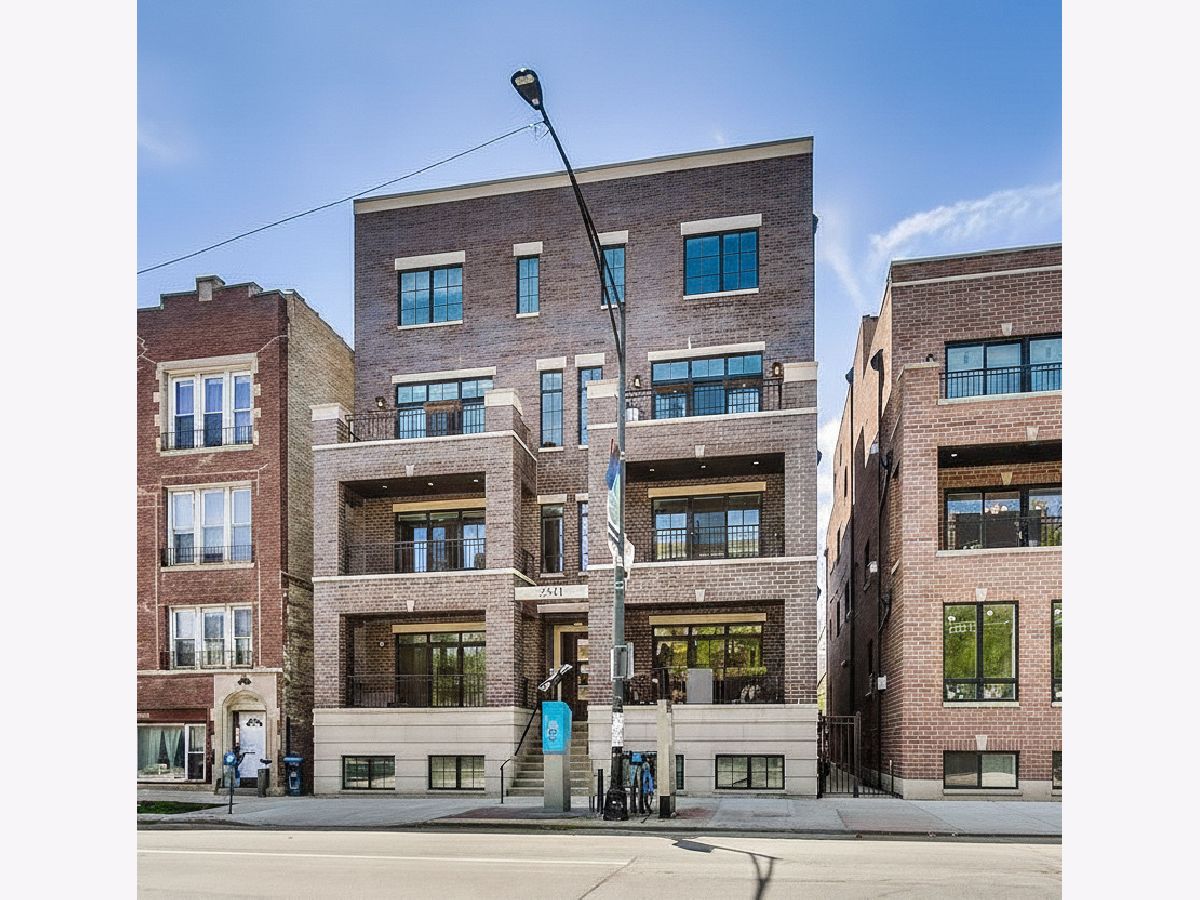  For Sale Chicago Illinois, 2341 Roscoe Street