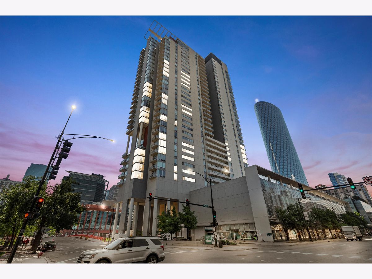  For Sale Chicago Illinois, 737 Washington Boulevard