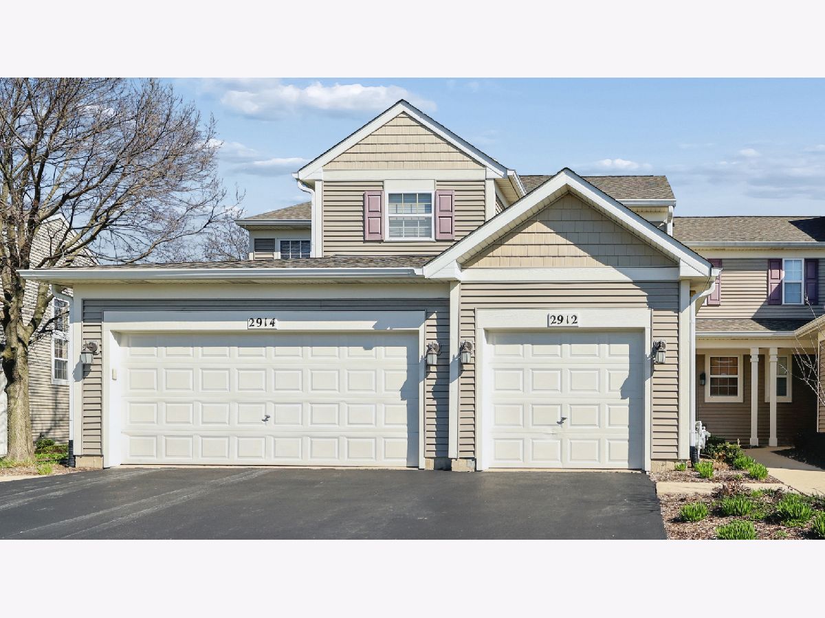 Townhomes & Condos For Sale Windridge Naperville Illinois, 2912 White Thorn Circle