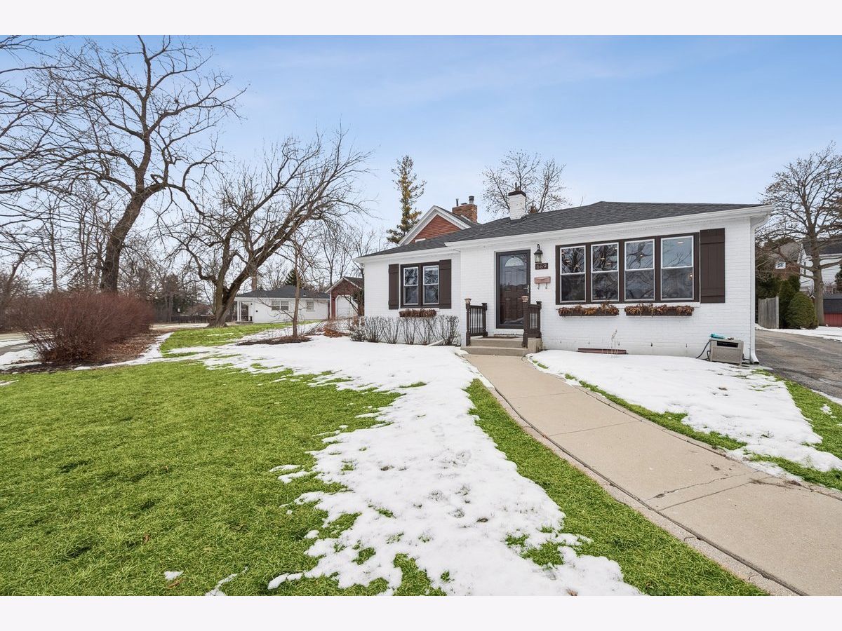  Rented Lake Forest Illinois, 689 Illinois