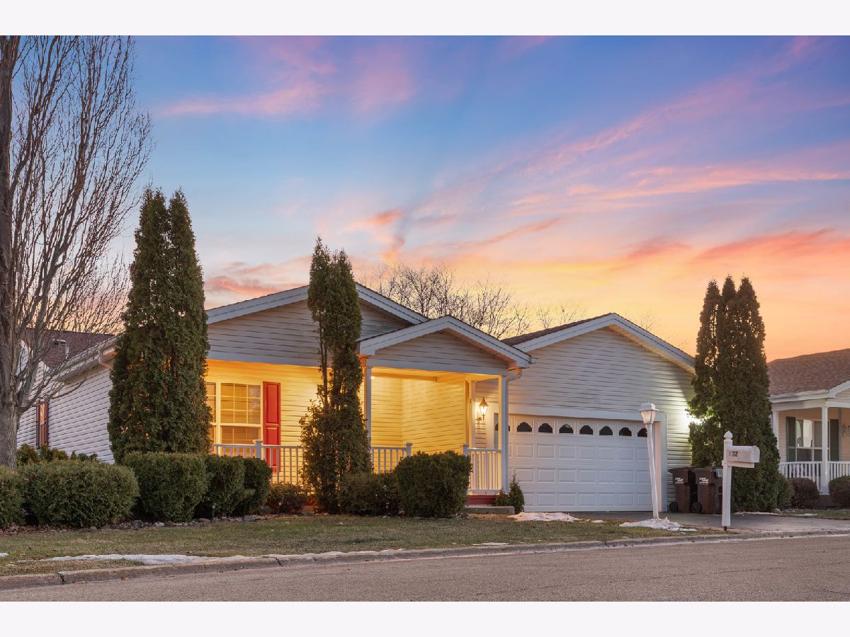 Homes & Condos & Townhomes For Sale Saddlebrook Farms Grayslake Illinois, 102 Hitching Post Lane