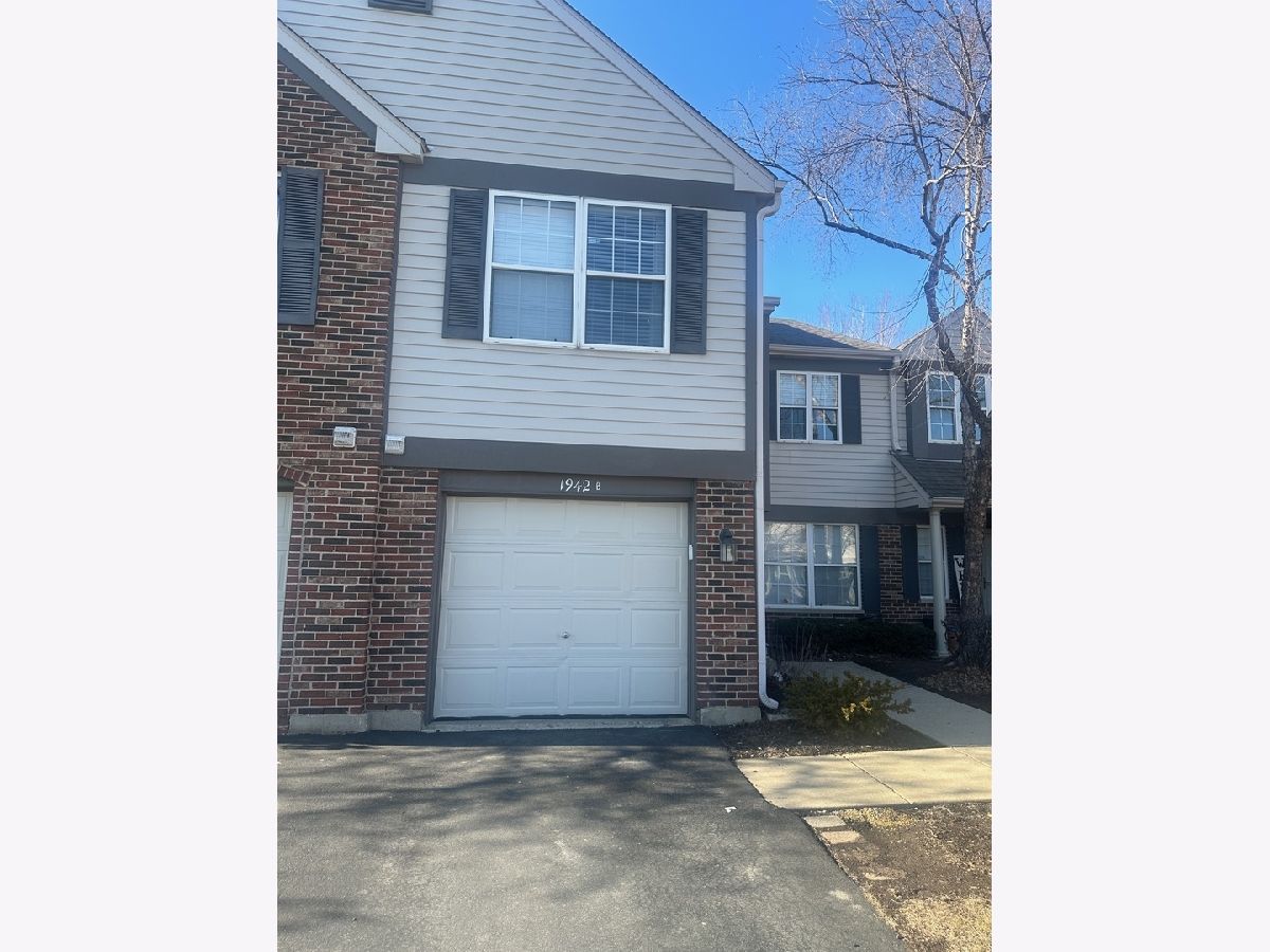 Townhomes & Condos For Rent Briar Pointe Schaumburg Illinois, 1942 Heron