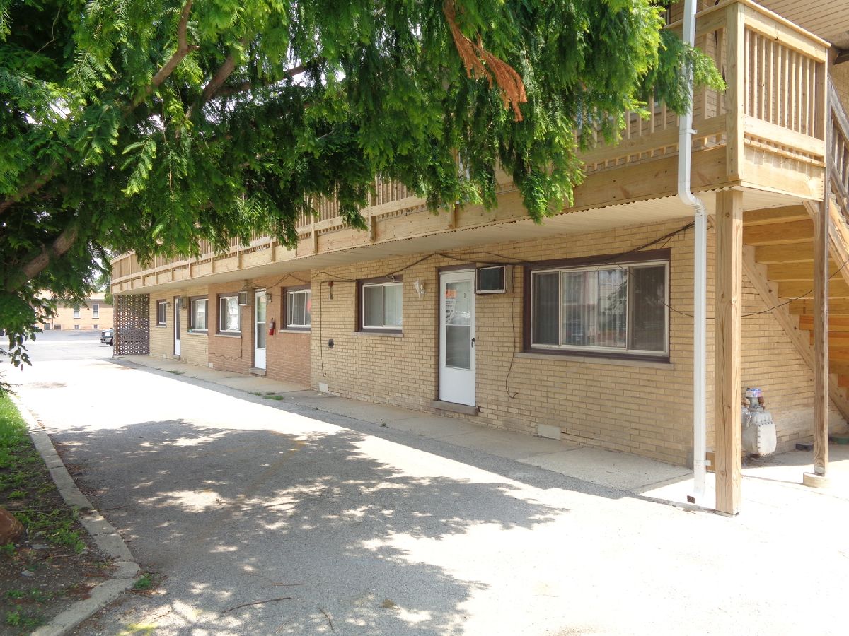  For Rent Hickory Hills Illinois, 8817 Roberts