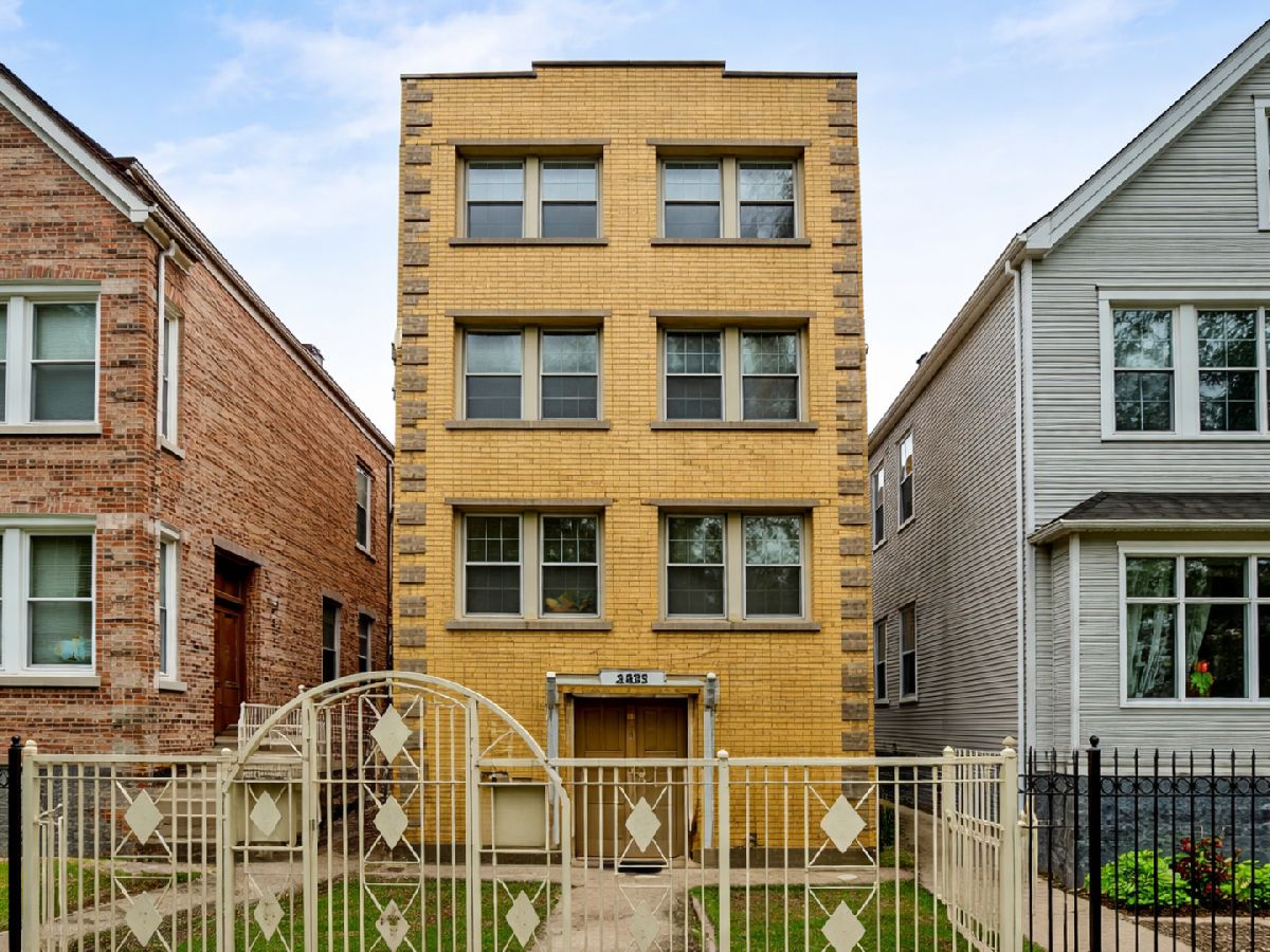  For Sale Chicago Illinois, 2832 Mozart Street
