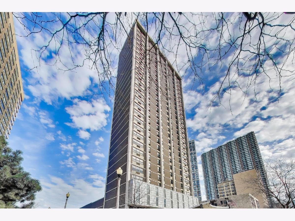 Condominiums For Sale Tiara Chicago Illinois, 6147 Sheridan Road