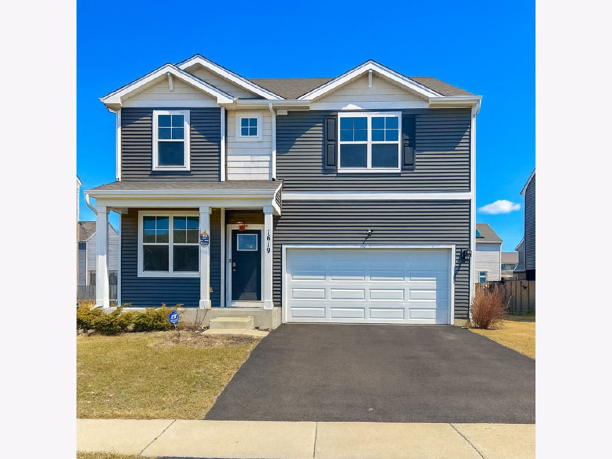 Townhomes & Condos & Homes Rented Cambridge Lakes Pingree Grove Illinois, 1619 Emma