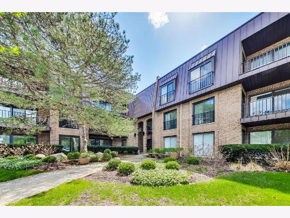  For Sale Northbrook Illinois, 1 The Court Of Harborside Court