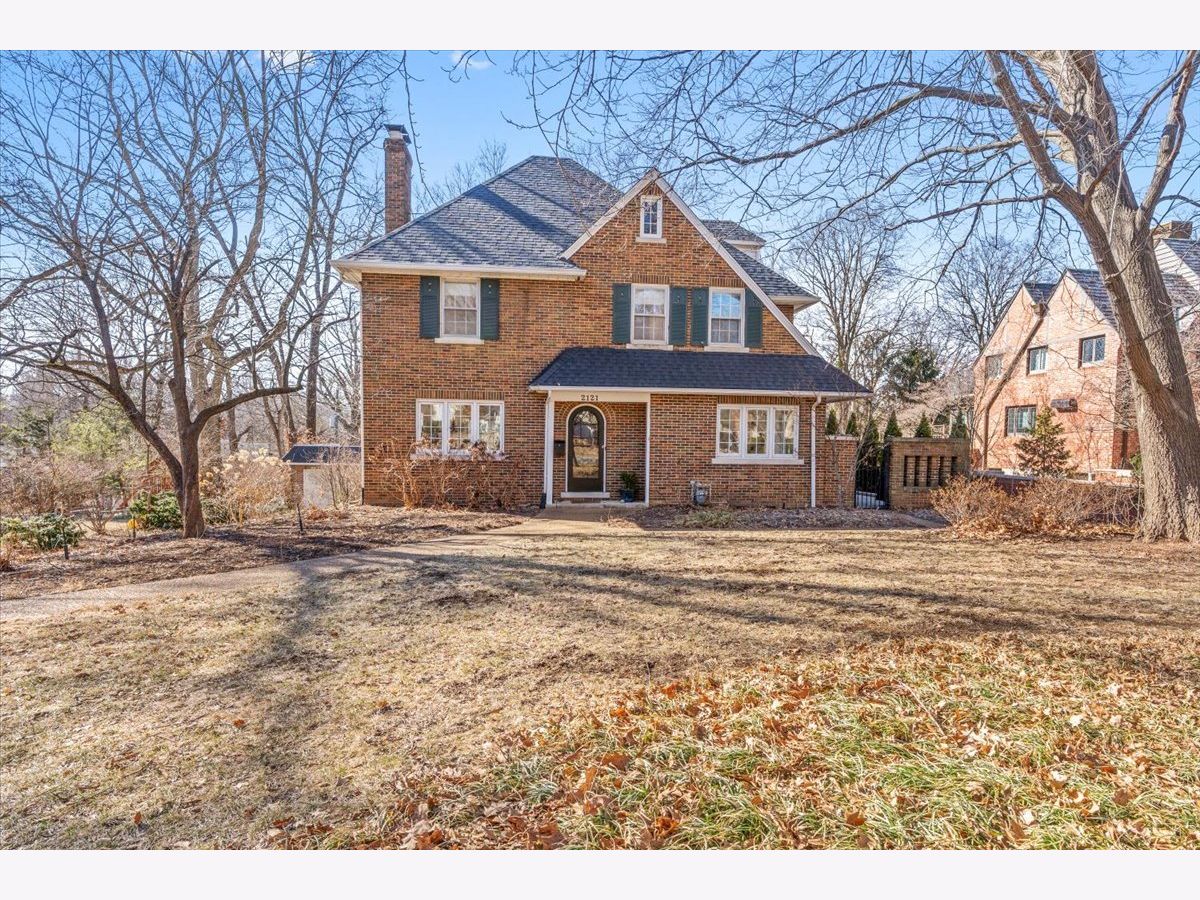  For Sale Springfield Illinois, 2121 Illini Road