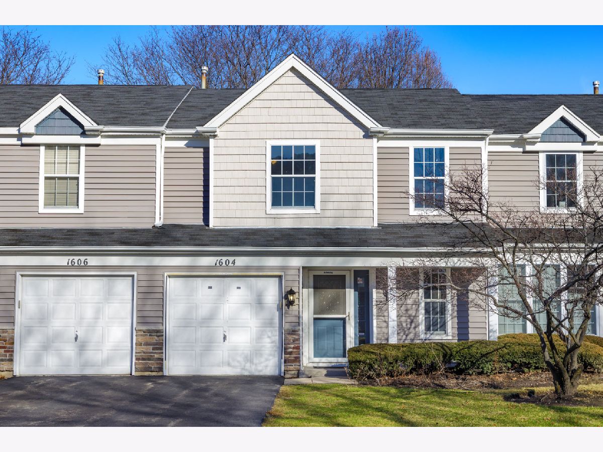  For Sale Elgin Illinois, 1604 Pebble Beach Circle