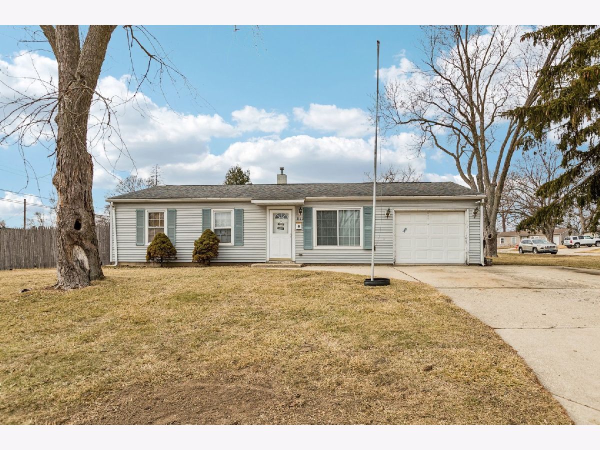  For Sale Streamwood Illinois, 820 Pine Street