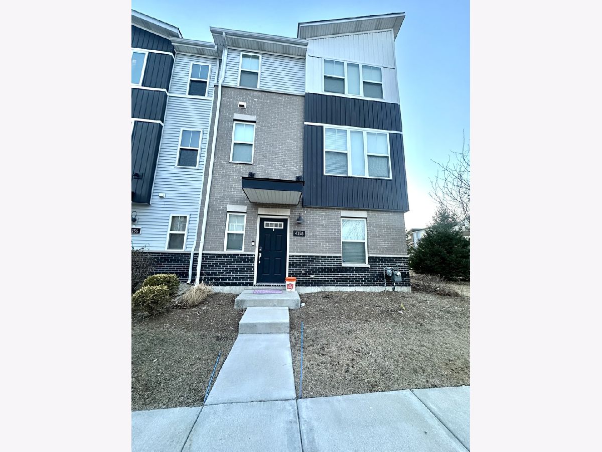 Condos & Townhomes For Sale Gramercy Square Aurora Illinois, 4158 Irving Road