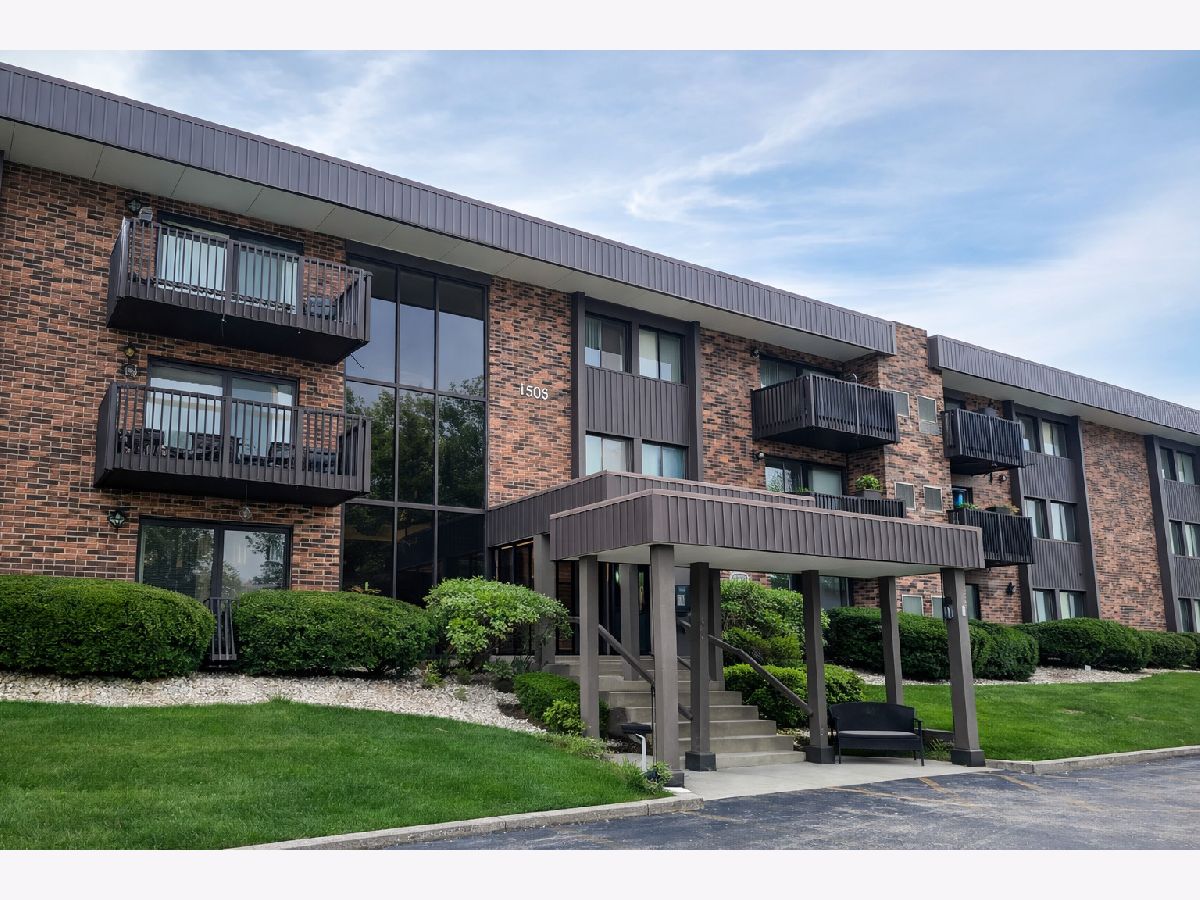 Condominiums & Homes For Sale Woodland Terrace Joliet Illinois, 1503 Woodbridge Road