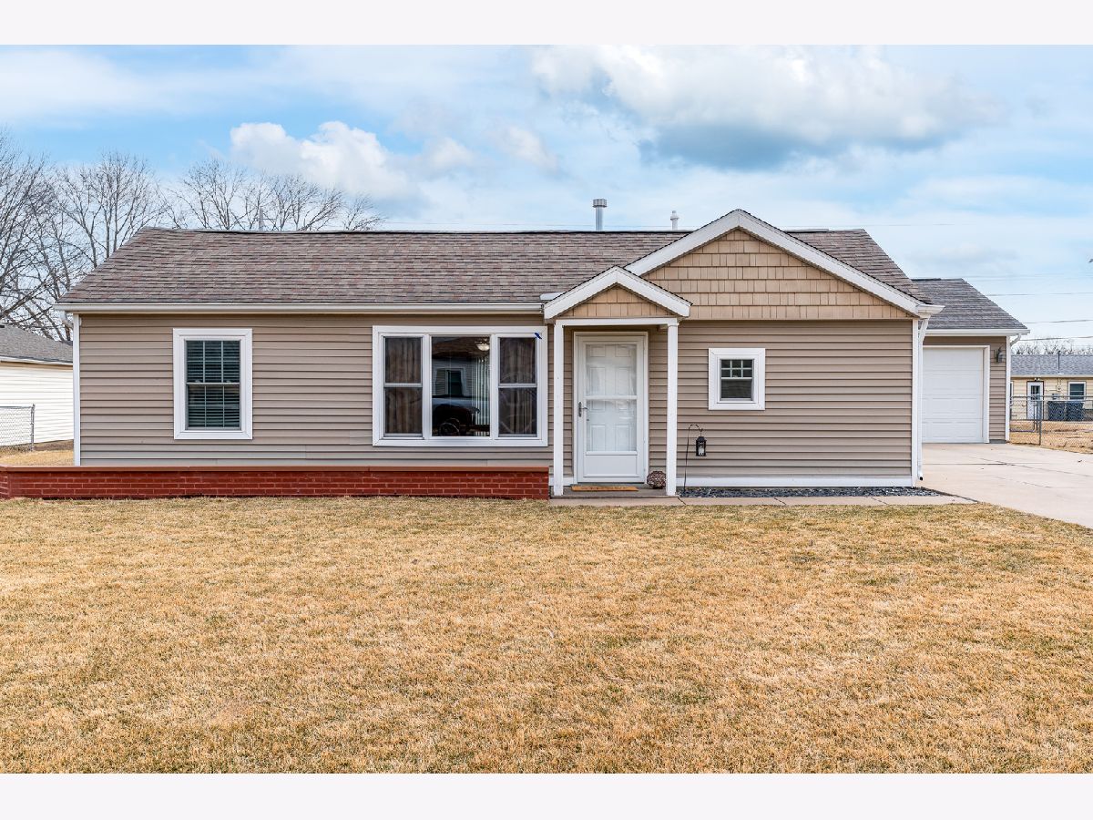 For Sale Milan Illinois, 12 Suburban Heights