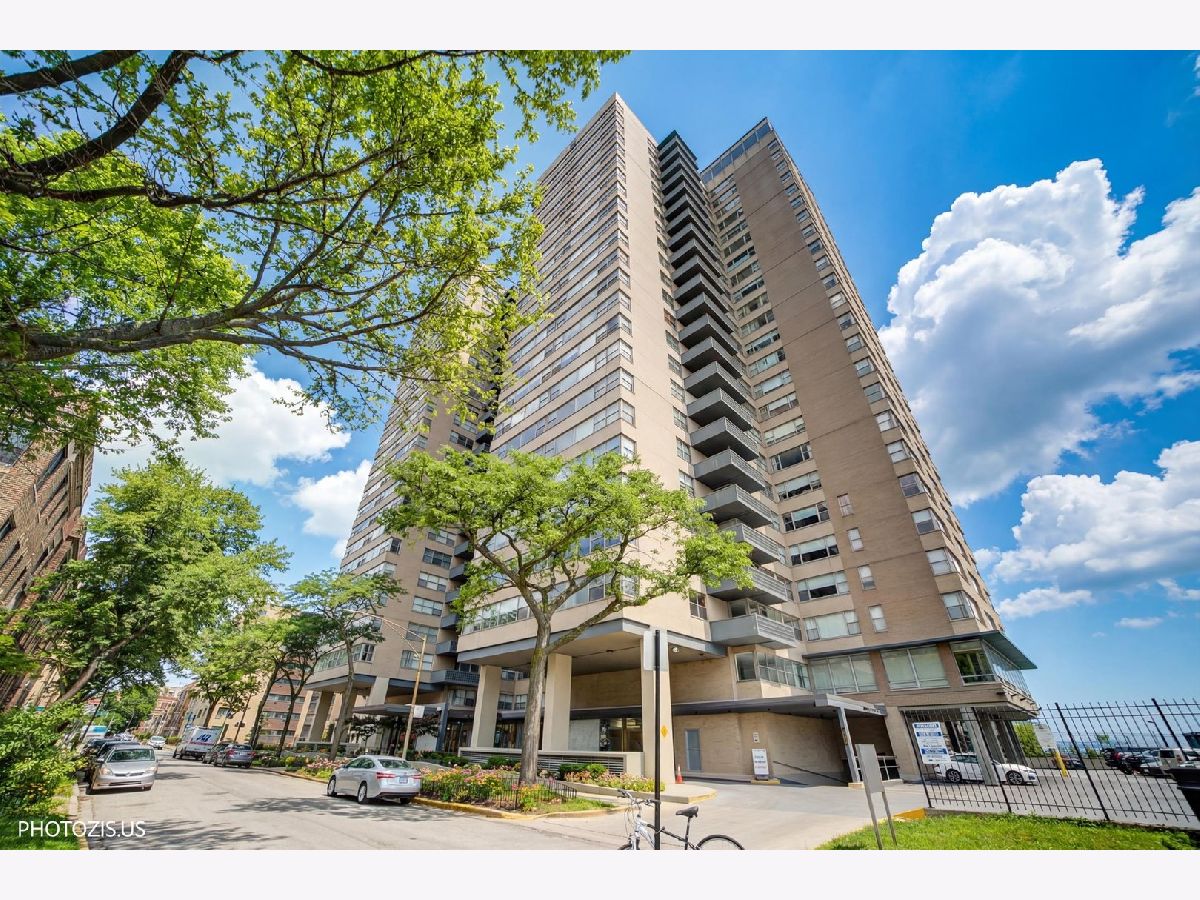 Condominiums For Sale Shoreline Towers Chicago Illinois, 6301 Sheridan Road