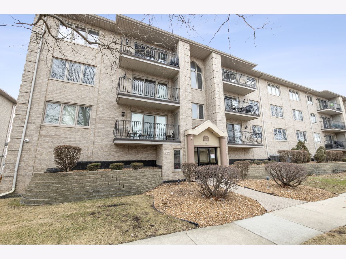 Condominiums For Sale Oaks Of Oak Lawn Oak Lawn Illinois, 10404 Keating Avenue