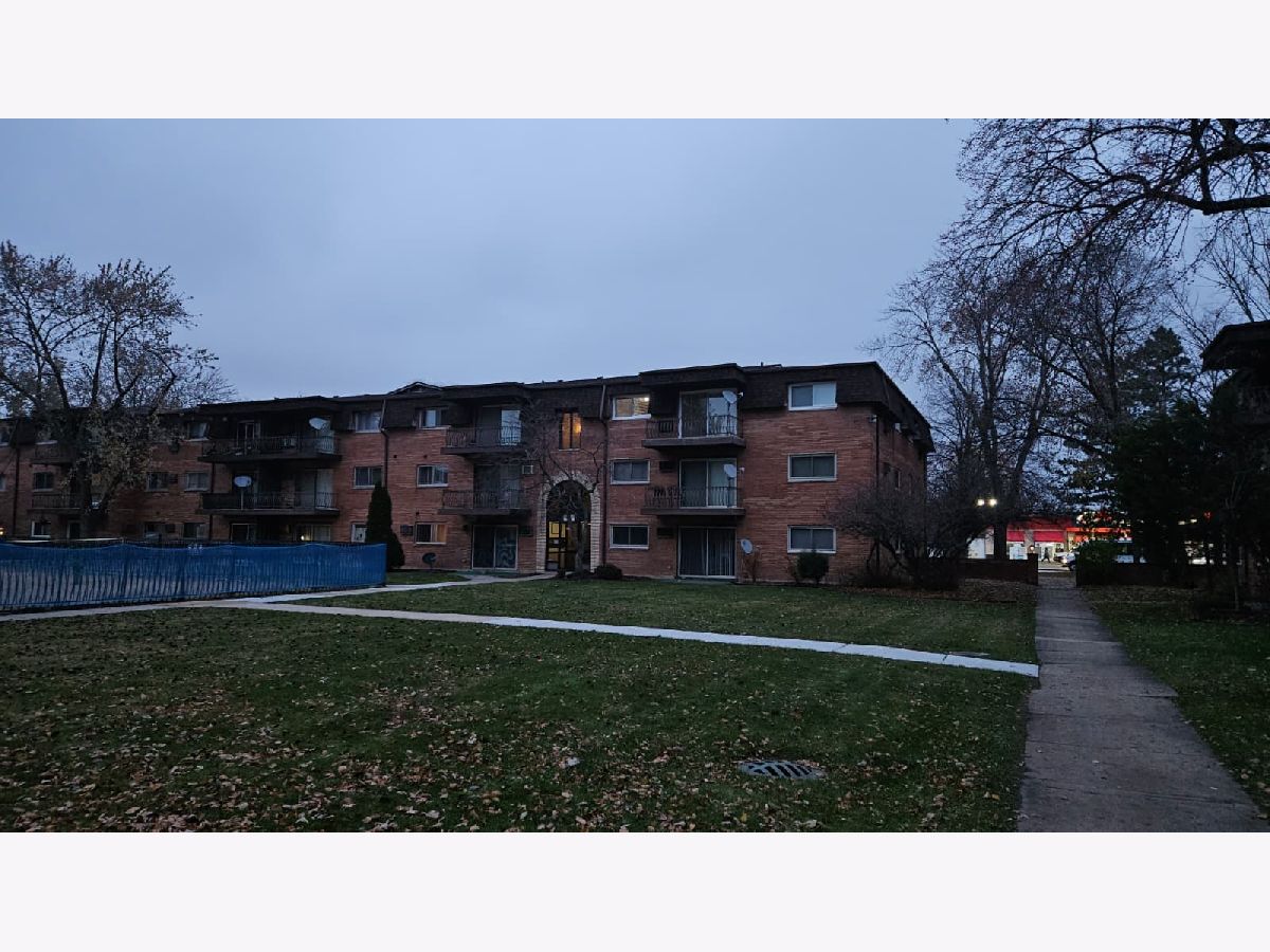 Homes & Condominiums For Sale Forest Glen Lansing Illinois, 18550 Torrence Avenue