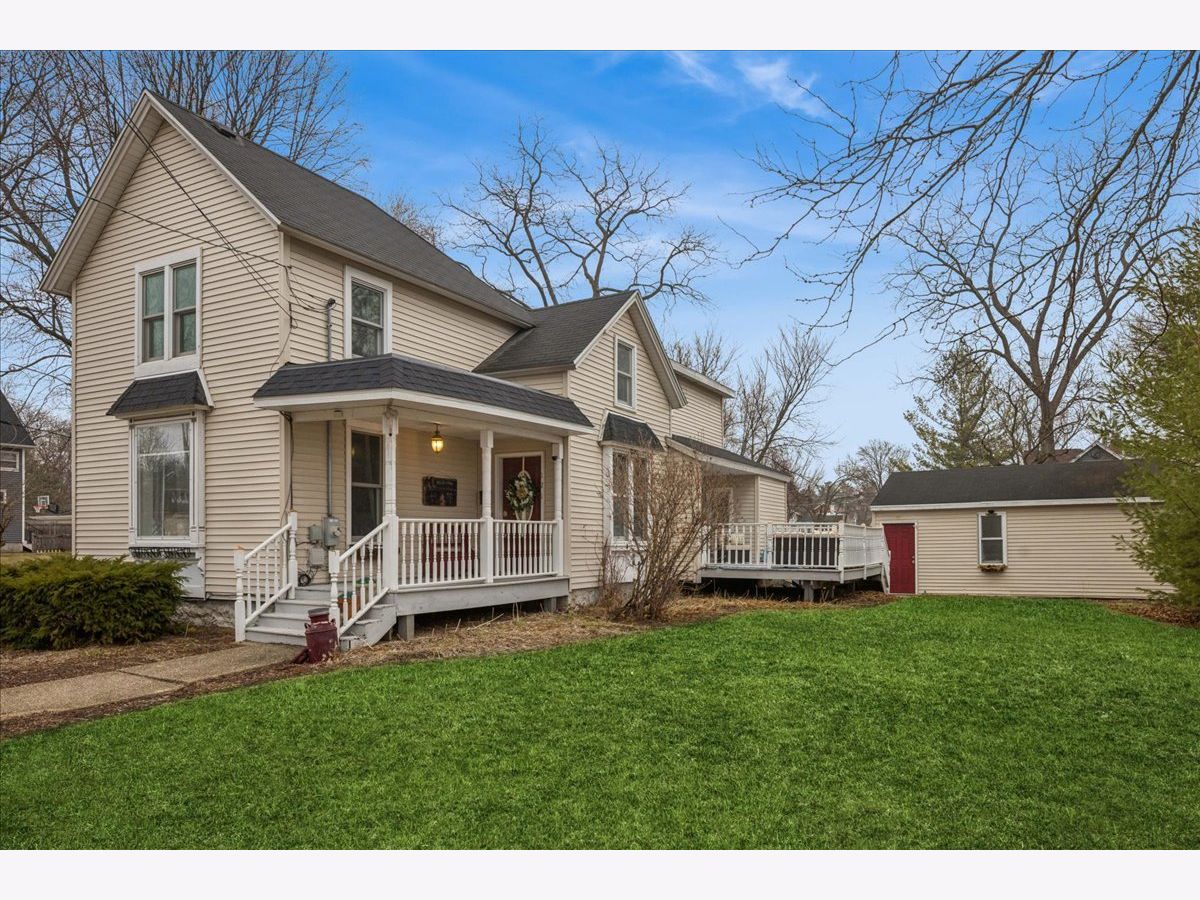  For Sale Crystal Lake Illinois, 121 Walkup Avenue